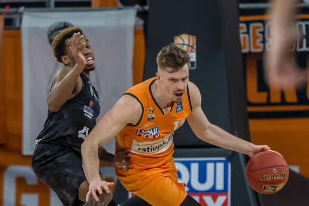 为球队稳住 为球队稳住